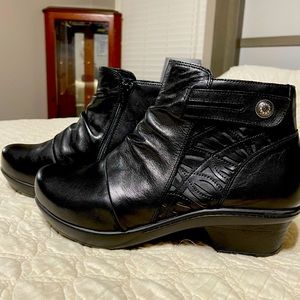 Abeo Cadence Black Booties, with Pro Inserts